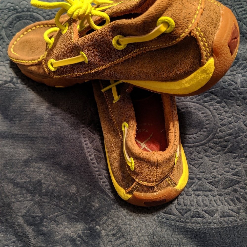 Shoes - Picture 4 of 4